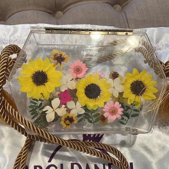 Brand new. Never worn Argi Daneli Flower Acrylic handbag - Picture 11 of 11